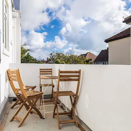 The White House - Lux Southbourne Beach 3 Bed Stay-3